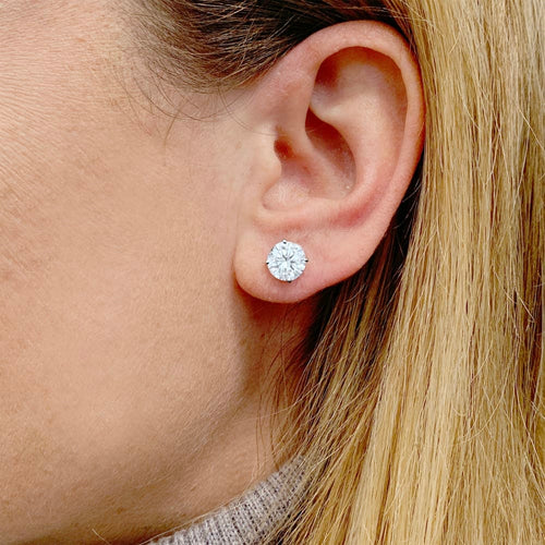 Boucles d'oreilles Puces d'oreilles diamants et or blanc. 58 Facettes 35394