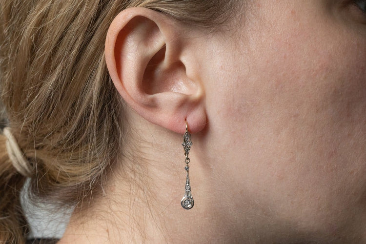 Boucles d'oreilles Boucles d'oreilles pendantes anciennes en or jaune et platine, diamants 58 Facettes 11820