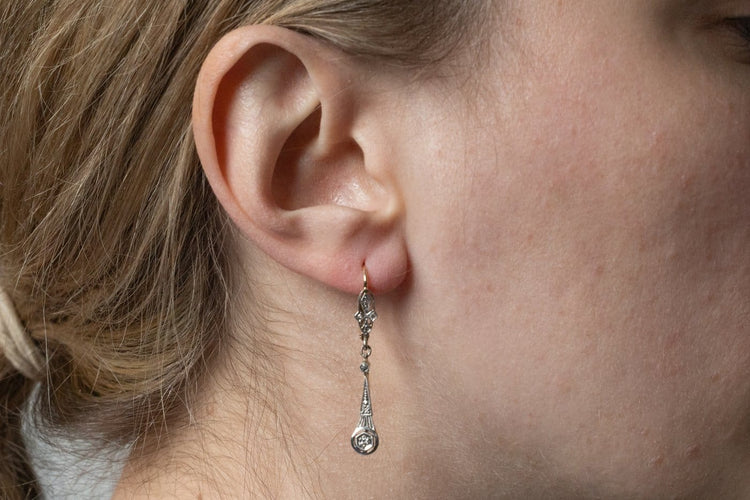 Boucles d'oreilles Boucles d'oreilles pendantes anciennes en or jaune et platine, diamants 58 Facettes 11820