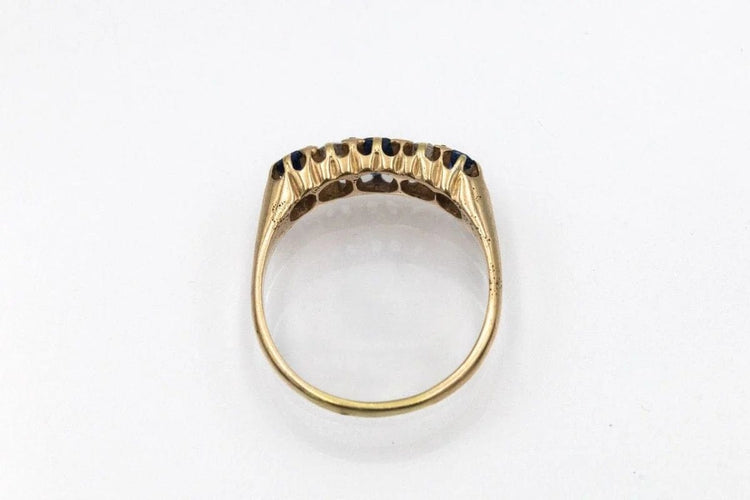 Bague 58 Bague ancienne en or jaune, saphirs et diamants 58 Facettes 11700