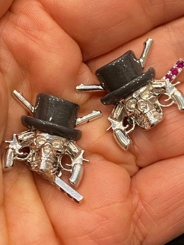 Boutons de manchette Boutons de manchette tête de mort en or blanc 18 ct, Gun'n'Roses 58 Facettes LP180109/29