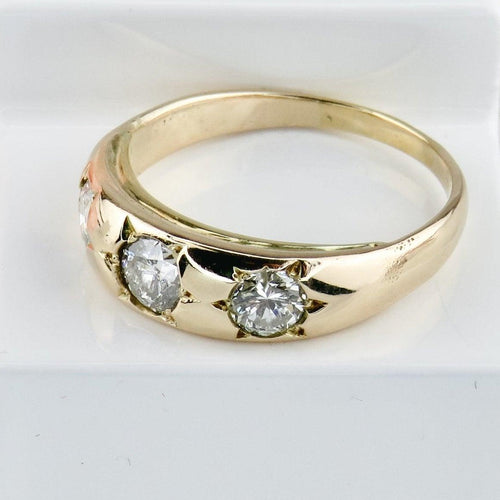 Bague vintage trois pierres en or jaune 18 carats et diamants 58 Facettes 2057