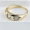 Bague vintage trois pierres en or jaune 18 carats et diamants 58 Facettes 2057