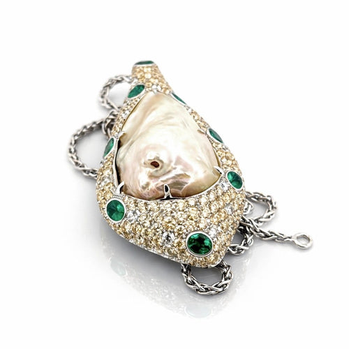 Collier Collier-pendentif en or blanc 18 carats avec Mabe de Tahiti, diamants et émeraudes 58 Facettes MAB