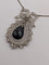 Pendentif Pendentif nœud Belle Époque en or jaune 750, saphir briolette 11 ct et diamants 58 Facettes Collier O2366