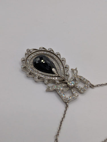 Pendentif Pendentif nœud Belle Époque en or jaune 750, saphir briolette 11 ct et diamants 58 Facettes Collier O2366