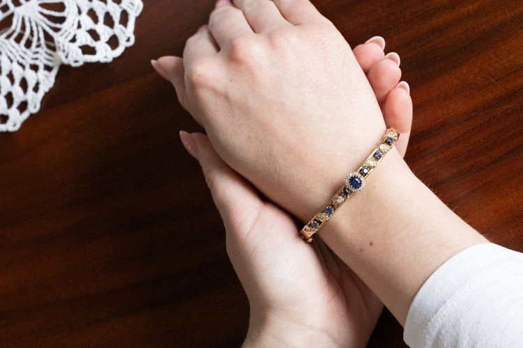 Bracelet Bracelet rigide - Bracelet en or jaune et saphirs, diamants 58 Facettes 11999