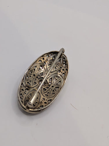 Broche Broche Art déco ovale ajourée en or blanc 18k et diamants 58 Facettes O2549