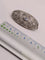 Broche Broche Art déco ovale ajourée en or blanc 18k et diamants 58 Facettes O2549