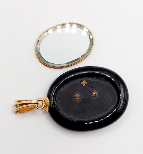 Pendentif Pendentif porte-photo XXL en or 18k, onyx et perles (circa 1900) 58 Facettes A06986