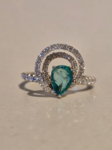 Bague 54 Bague en or blanc 18 k émeraude taille poire et diamants 58 Facettes Bague 0005
