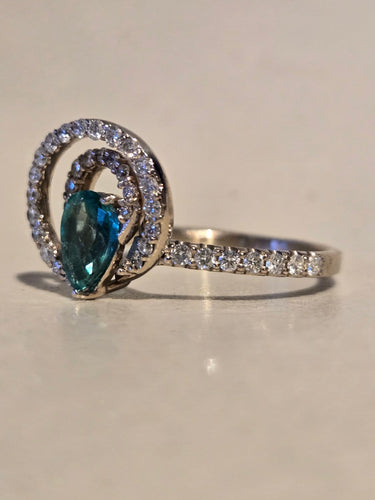 Bague 54 Bague en or blanc 18 k émeraude taille poire et diamants 58 Facettes Bague 0005