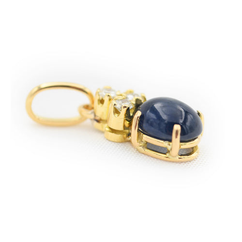 Pendentif Pendentif en or jaune 18 carats avec saphir cabochon et diamants 58 Facettes 22804