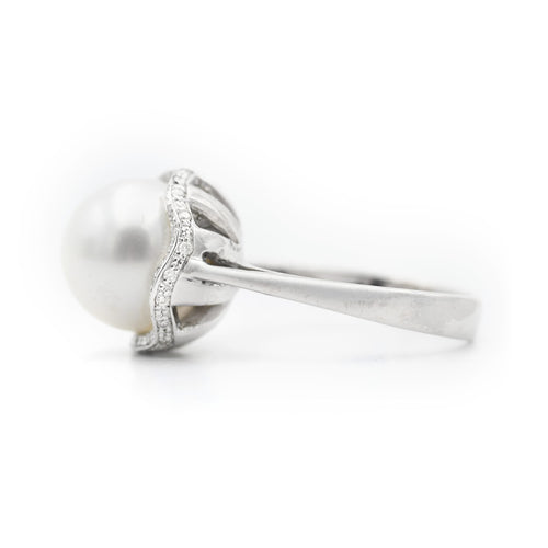Bague Bague en or blanc 18 carats avec perle australienne et diamants 58 Facettes 22809