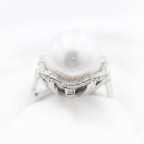 Bague Bague en or blanc 18 carats avec perle australienne et diamants 58 Facettes 22809