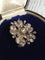 Broche Broche fleur ancienne en or rose 18K, argent et diamants 58 Facettes 256