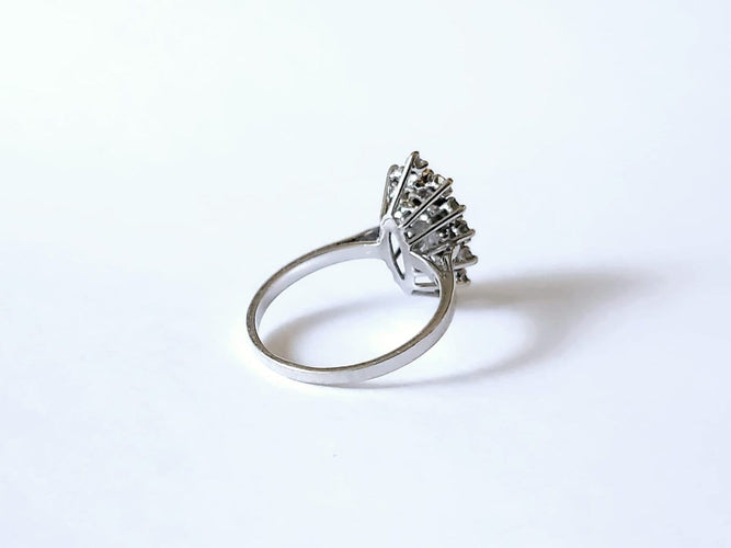 Bague marquise en or blanc 18 carats avec saphir et diamants 58 Facettes BAGUE VERM251219-327