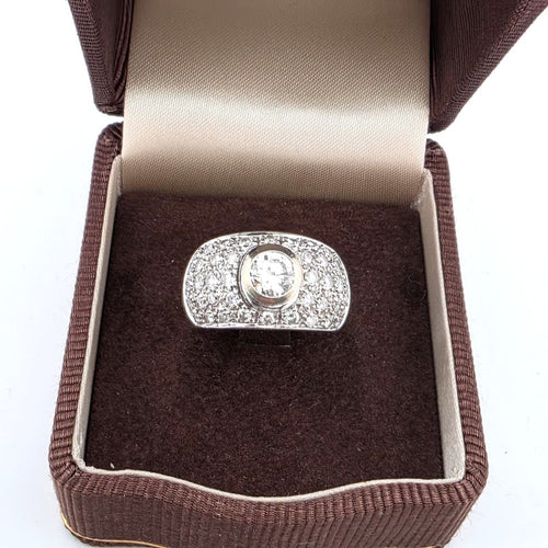Bague 54 Bague - Solitaire pavé en or blanc avec diamants 58 Facettes 1031 E OC