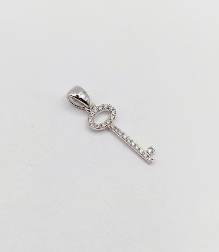 Pendentif Pendentif clé vintage en or blanc 18k pavé de diamants 58 Facettes A07034