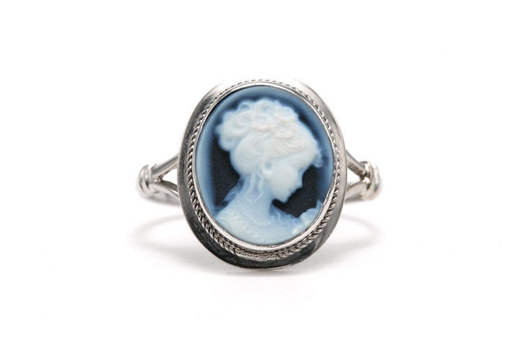 Bague 52 Bague années 60 en or blanc 18 carats sertie d’un camée 58 Facettes B857