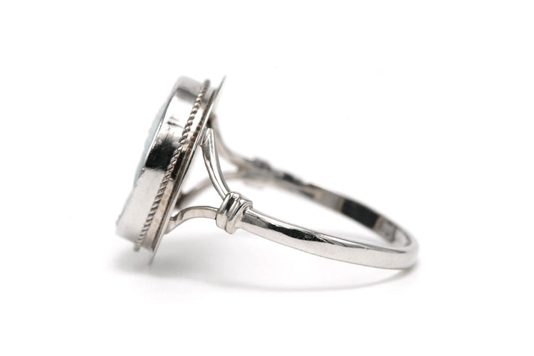 Bague 52 Bague années 60 en or blanc 18 carats sertie d’un camée 58 Facettes B857