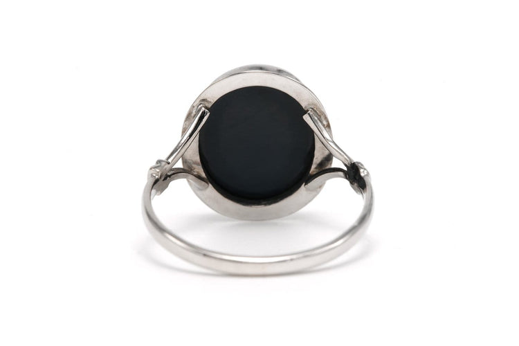 Bague 52 Bague années 60 en or blanc 18 carats sertie d’un camée 58 Facettes B857