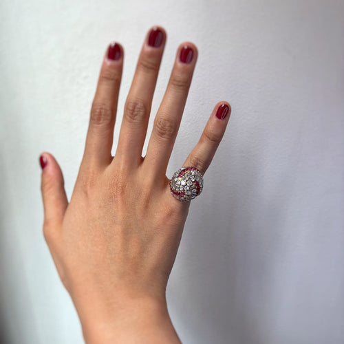 Bague 46 Bague dôme en or jaune 750‰ et platine 950‰, rubis et diamants 58 Facettes 260026SP
