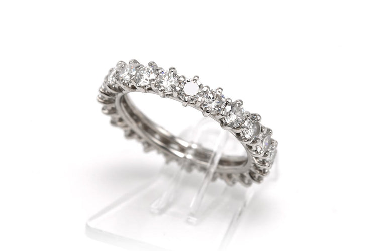 Bague 50 Bague contemporaine en or blanc 18 carats et diamants taille brillant 58 Facettes 23722