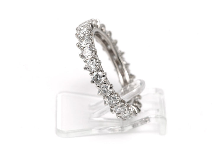 Bague 50 Bague contemporaine en or blanc 18 carats et diamants taille brillant 58 Facettes 23722