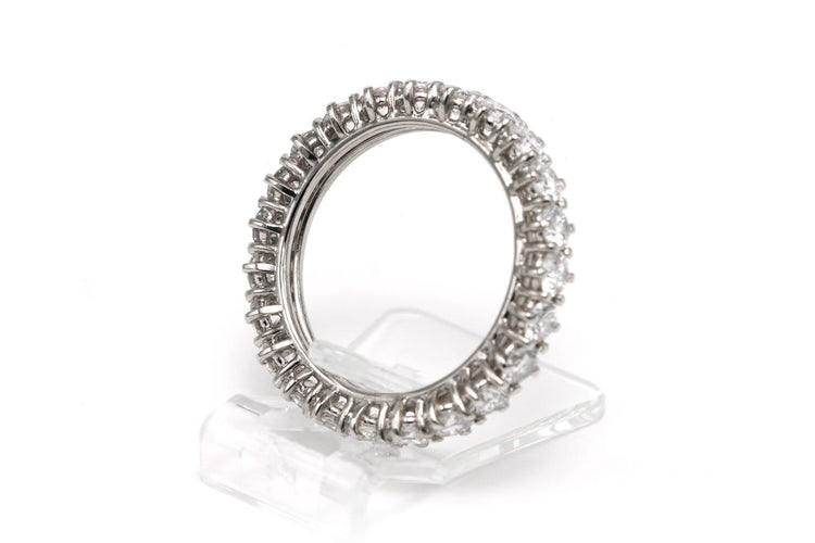 Bague 50 Bague contemporaine en or blanc 18 carats et diamants taille brillant 58 Facettes 23722