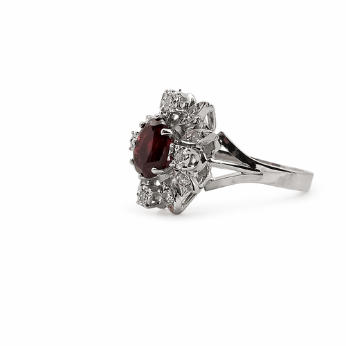 Bague 53 Bague marguerite en or blanc 18 carats rubis et diamants 58 Facettes Bague marguerite en or blanc 18 carats, rubis et diamants