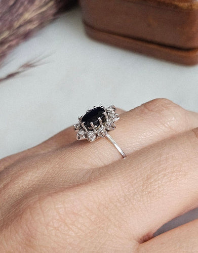 Bague 53 Bague marguerite vintage en or blanc 18 carats saphir et diamants 58 Facettes 714
