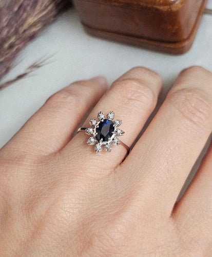 Bague 53 Bague marguerite vintage en or blanc 18 carats saphir et diamants 58 Facettes 714