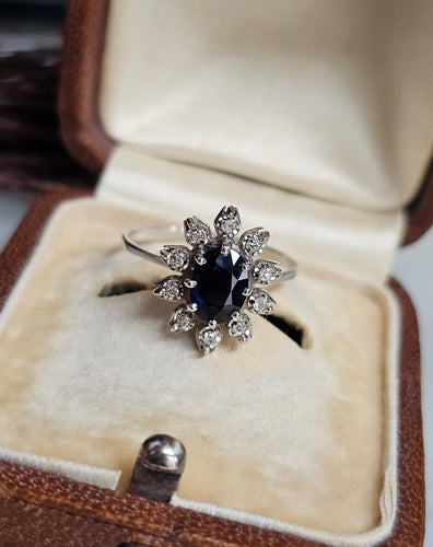 Bague 53 Bague marguerite vintage en or blanc 18 carats saphir et diamants 58 Facettes 714