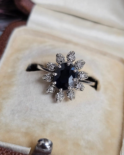 Bague 53 Bague marguerite vintage en or blanc 18 carats saphir et diamants 58 Facettes 714