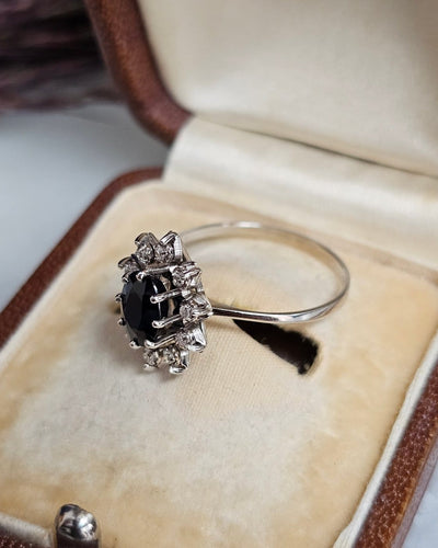 Bague 53 Bague marguerite vintage en or blanc 18 carats saphir et diamants 58 Facettes 714