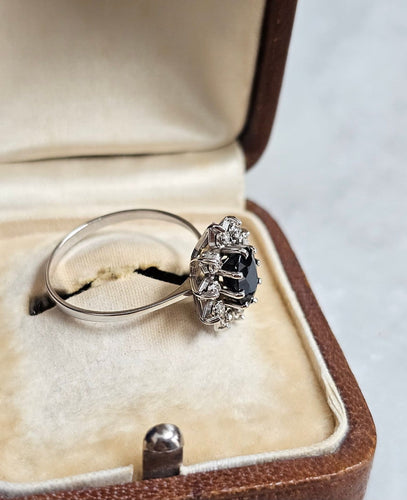 Bague 53 Bague marguerite vintage en or blanc 18 carats saphir et diamants 58 Facettes 714