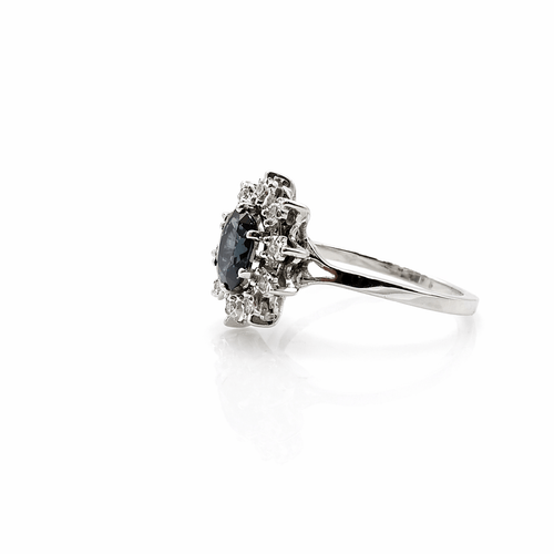 Bague 53 Bague marguerite en or blanc 18 carats, saphir et diamants 58 Facettes Bague marguerite en or saphir et diamants