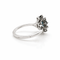 Bague 53 Bague marguerite en or blanc 18 carats, saphir et diamants 58 Facettes Bague marguerite en or saphir et diamants