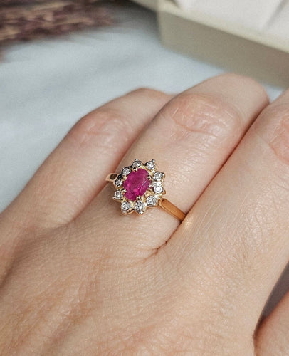 Bague 50 Bague marguerite rubis et diamants en or jaune 18 carats 58 Facettes 723