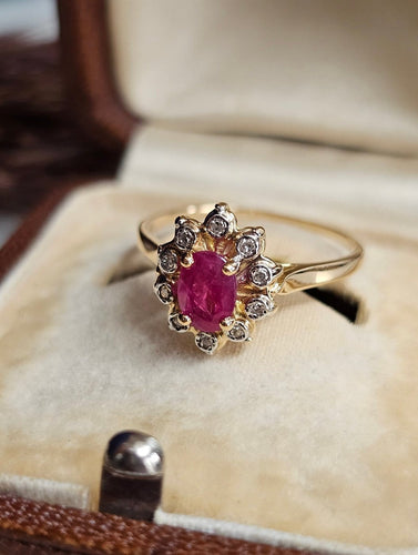 Bague 50 Bague marguerite rubis et diamants en or jaune 18 carats 58 Facettes 723