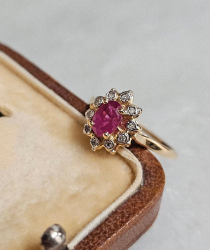 Bague 50 Bague marguerite rubis et diamants en or jaune 18 carats 58 Facettes 723