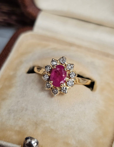 Bague 50 Bague marguerite rubis et diamants en or jaune 18 carats 58 Facettes 723