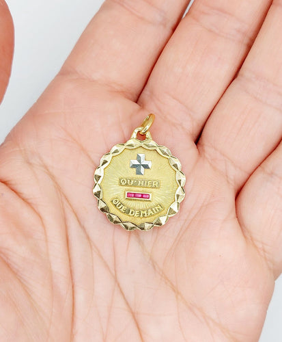 Pendentif Augis Médaille d’amour - Pendentif 18k en or jaune et rubis 58 Facettes A07043