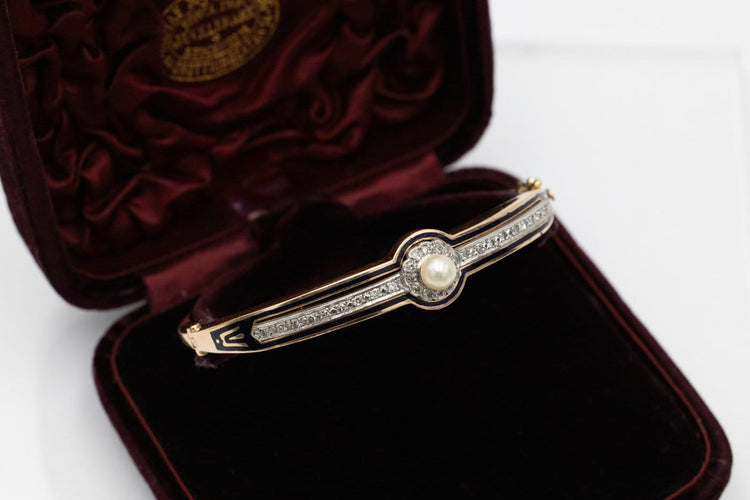 Bracelet Bracelet ancien en or jaune 585 avec diamants, perle et émail 58 Facettes 12015