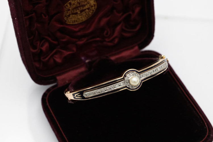 Bracelet Bracelet ancien en or jaune 585 avec diamants, perle et émail 58 Facettes 12015