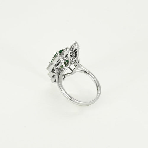 Bague 52 Bague graphique en platine et or gris, émeraude rectangulaire et diamants baguette 58 Facettes 260204