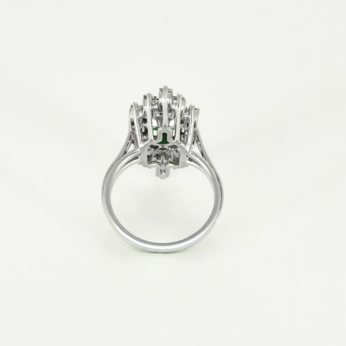 Bague 52 Bague graphique en platine et or gris, émeraude rectangulaire et diamants baguette 58 Facettes 260204