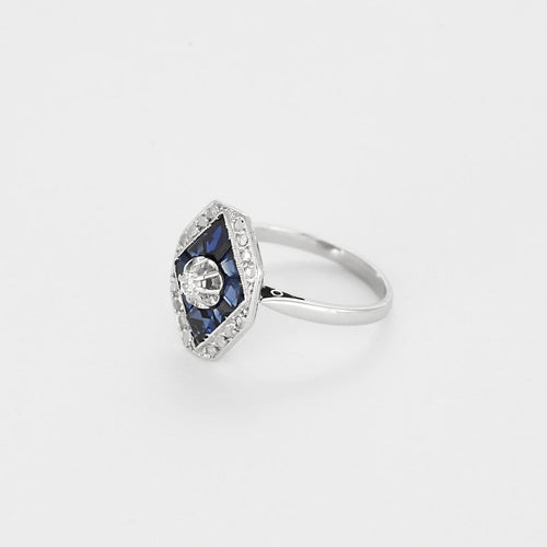 Bague 53 Bague Art Déco en platine, or gris, diamants et saphirs de synthèse. 58 Facettes 250713