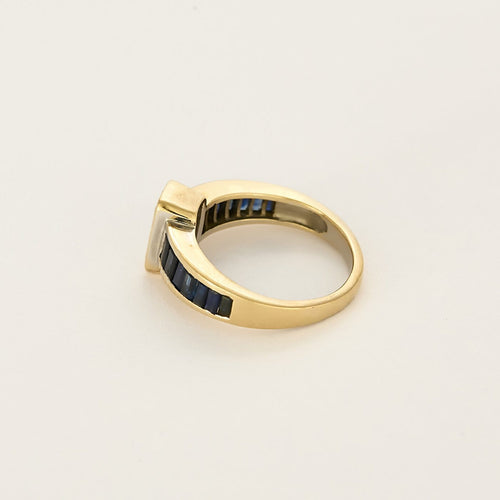 Bague 51 Bague solitaire en or jaune, diamant taille émeraude 0.75 carat environ et saphirs calibrés 58 Facettes 260263